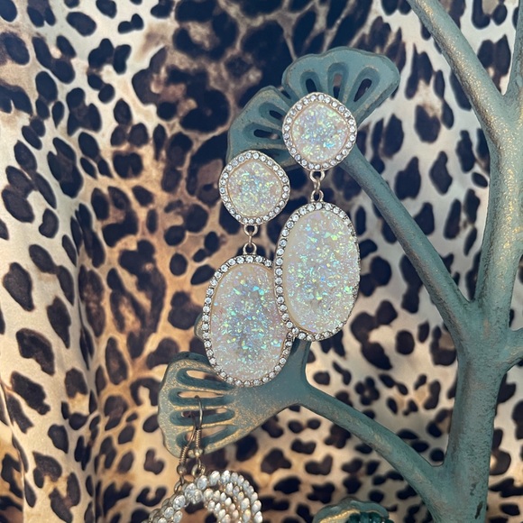 7 pairs of Fashion Earrings - Picture 2 of 5